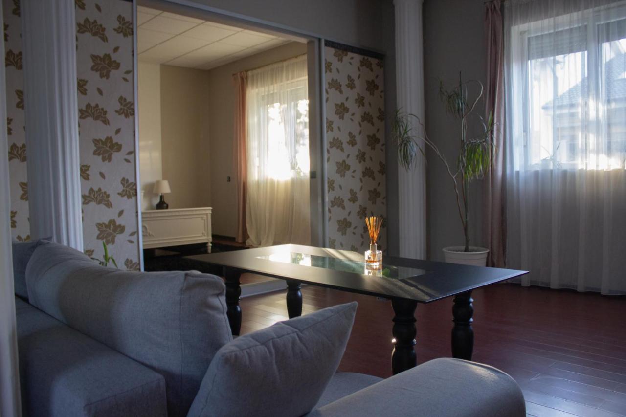 Yox Apartment 1 Орадя Екстер'єр фото